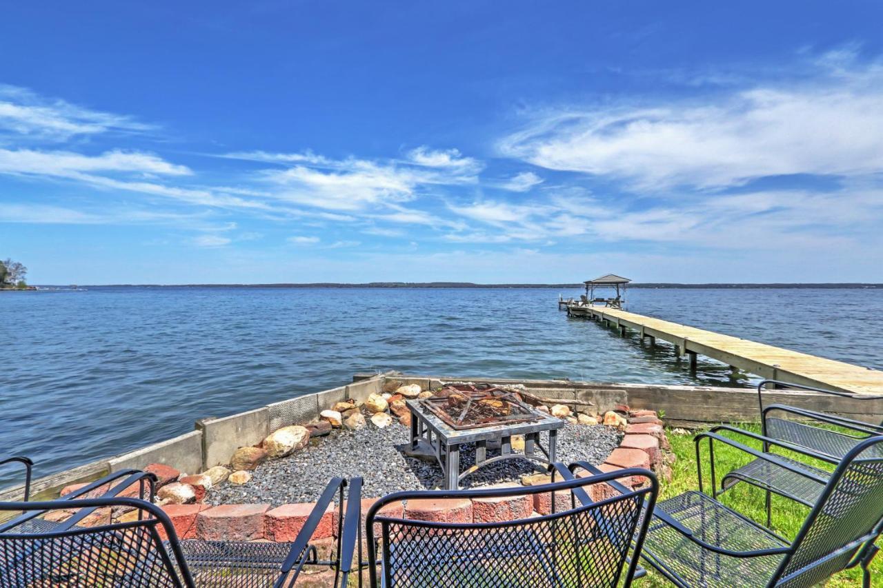 Waterfront Seneca Lake House Fire Pit And Boat Dock Geneva Eksteriør bilde